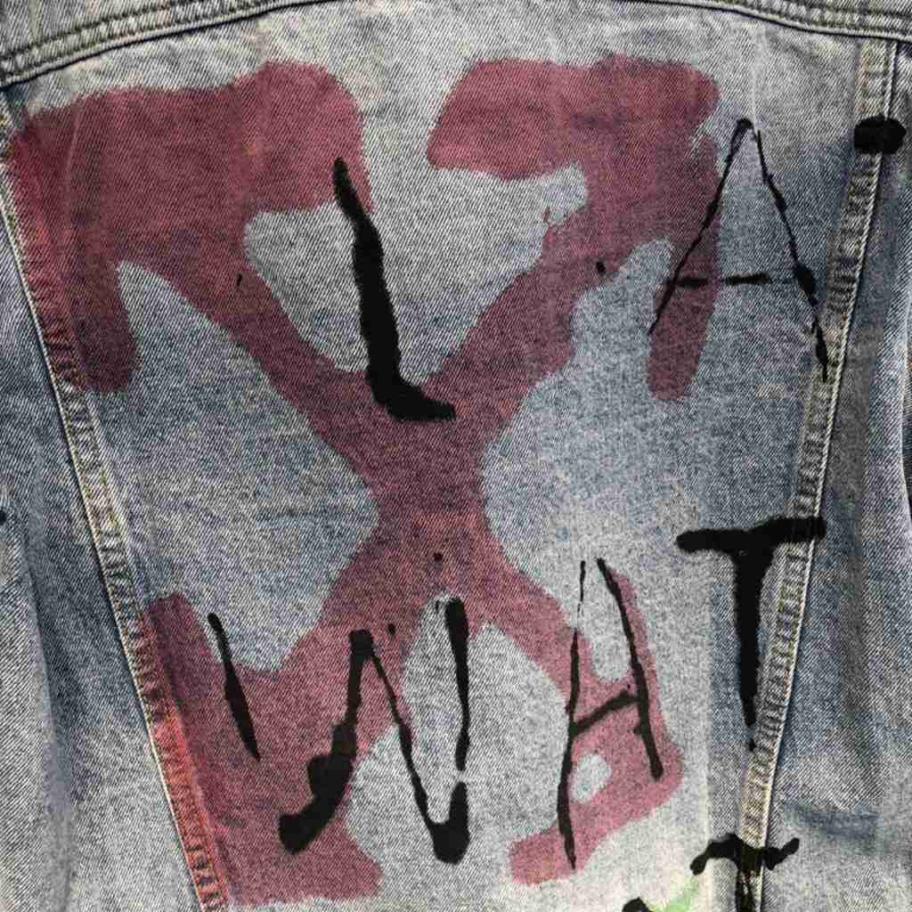 OFF WHITE